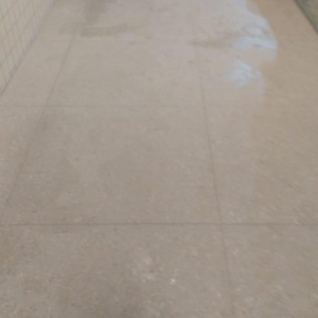 instalação-de-piso-porcenalado-de-90x90-em-área-de-lazer-8